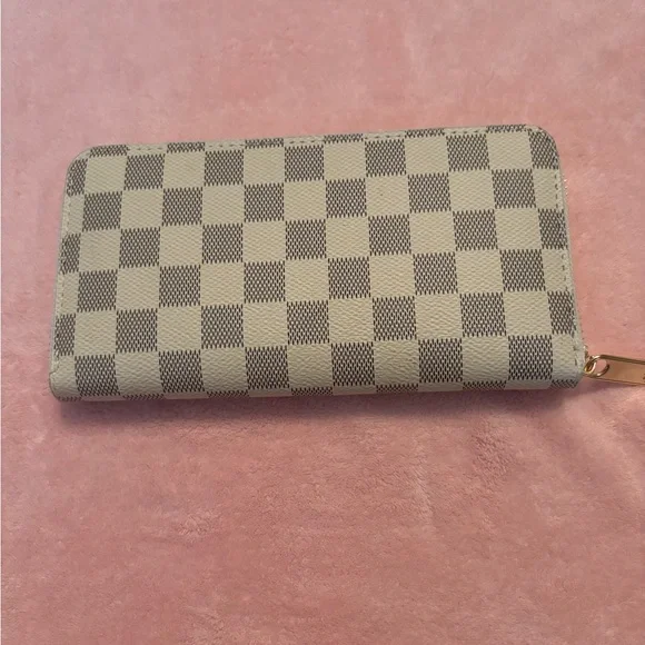 Cream and Gray Checkered Wallet - Picture 2 of 7